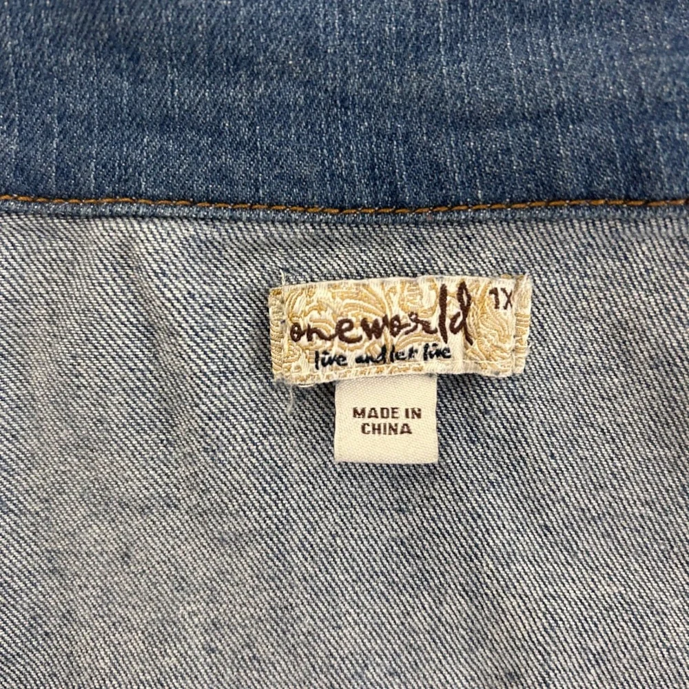 One World Denim Jacket Womens 1X Blue‎ Medium Wash Faded Button Front Trucker